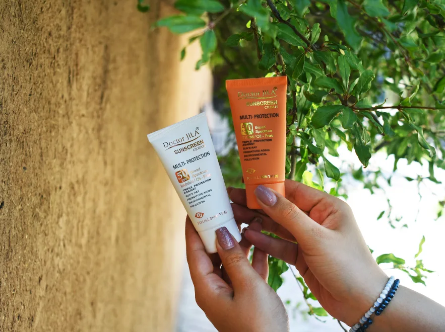 نقد و بررسی کرم ضد آفتاب رنگی طبیعی مولتی پروتکشن دکتر ژیلا SPF50 حجم 50 میلی لیتر